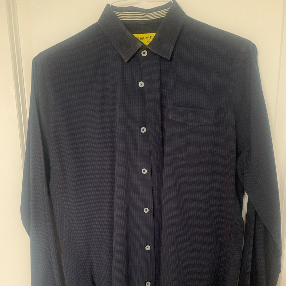 Descendant of Thieves button down shirt size L